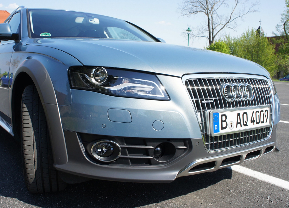 Oldtimer - Kategorie: AUDI - Bild: Audi A4 allroad mit CarSign  Kennzeichenhalter Edelstahl gebuerstet