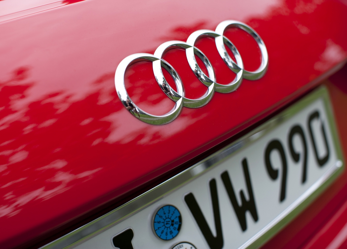 Oldtimer - Kategorie: AUDI - Bild: Edelstahl Chrom Kennzeichenhalter von  CarSign und Audi