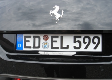 Ferrari Kennzeichenhalter Edelstahl schwarz-glanz mit individuellen Inlay