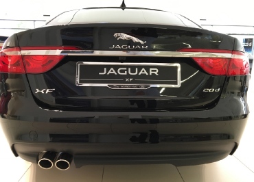 Jaguar XF mit CarSign Kennzeichenhalter Chrom und Inlay