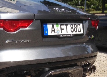 Jaguar F-Type Kennzeichenhalter schwarz glaenzend und Händler-Inlay 