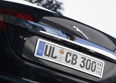 Jaguar XF Kennzeichenhalter Edelstahl Chrom mit Heckbiegung
