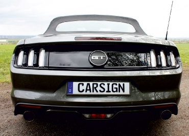 Kennzeichenhalter für Ford Mustang lackiert nach Farbcode und Heckbiegung