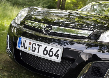 Opel GT-Forum mit Front CarSign Kennzeichenhalter Edelstahl Chrom