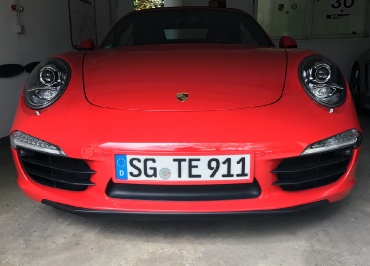 Porsche 911 mit CarSign Kennzeichenhalter lackiert in Wagenfarbe