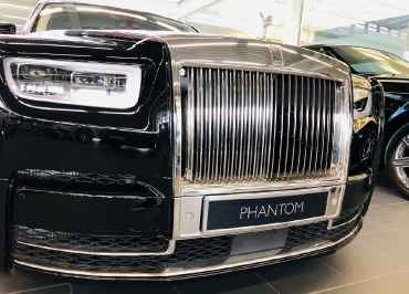Rolls-Royce Phantom mit CarSign Chrom und Lasergravur