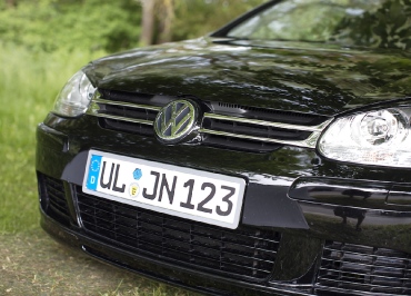 VW Golf Tuning Kennzeichenhalter Edelstahl verchromte Front